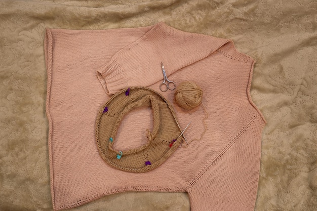 Zestaw do haftu: tamborek, mulina i igły